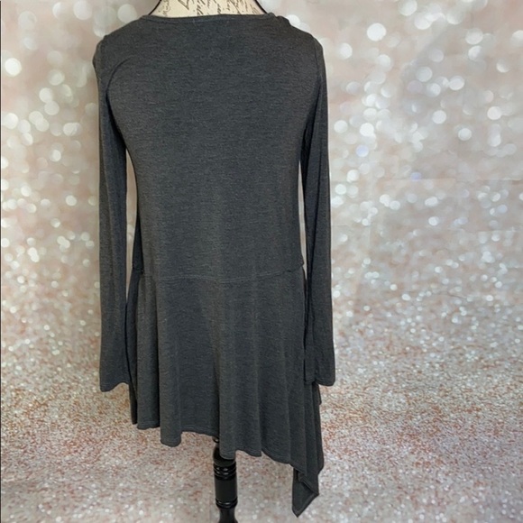 EASEL Gray Asymmetric Hem Top - Picture 8 of 8